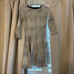 Size 6 Banana Republic zip back comfy dress with a flare out bottom